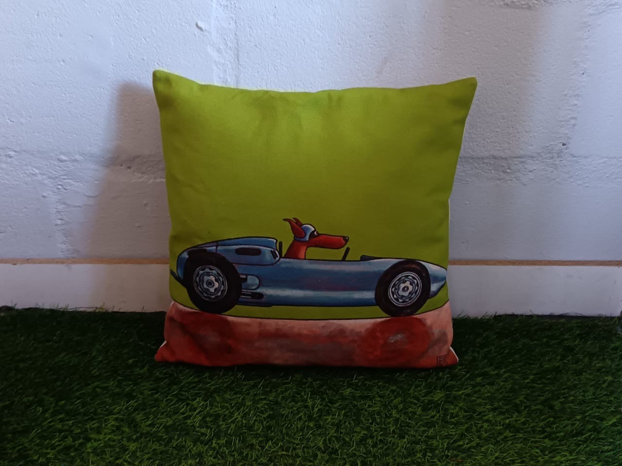 Vibey Cushion - Dog in Car