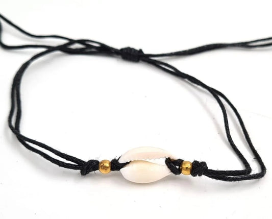 B3005 Cowrie String Bracelet
